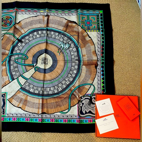 Hermes’ 90 silk scarf - Picture 1 of 2